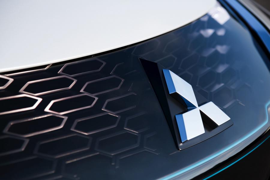 Логотип Mitsubishi e-Evolution Concept 2017 года  (фото 7 из 40)